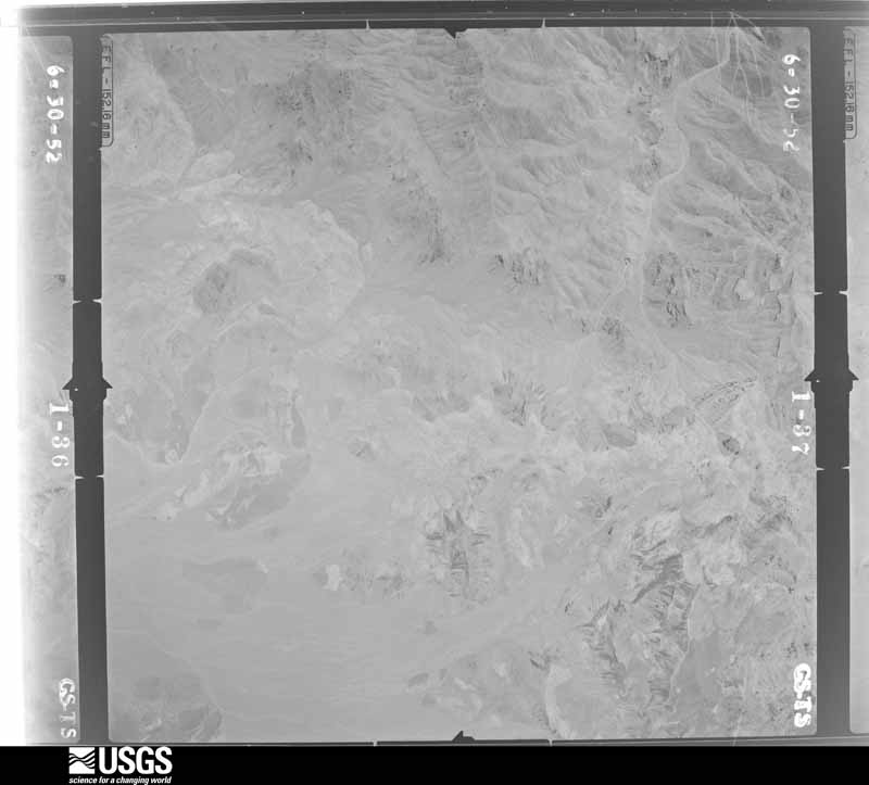 U.S. Geological Survey aerial photograph, 1952-06-15, scale 1:37400