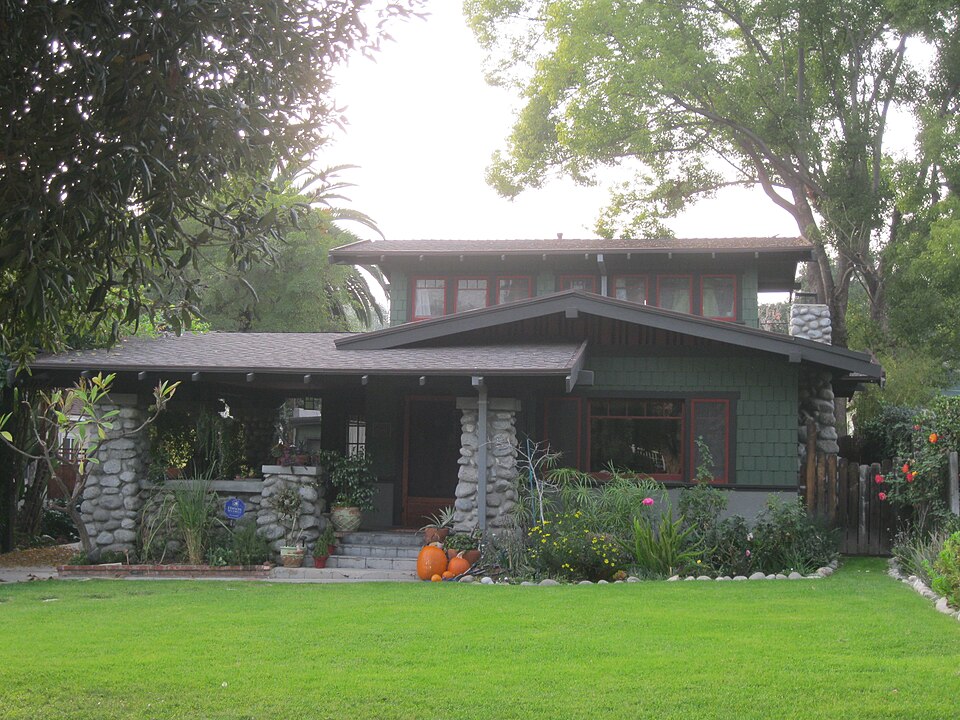 Photograph of House at 1141 North Chester Avenue