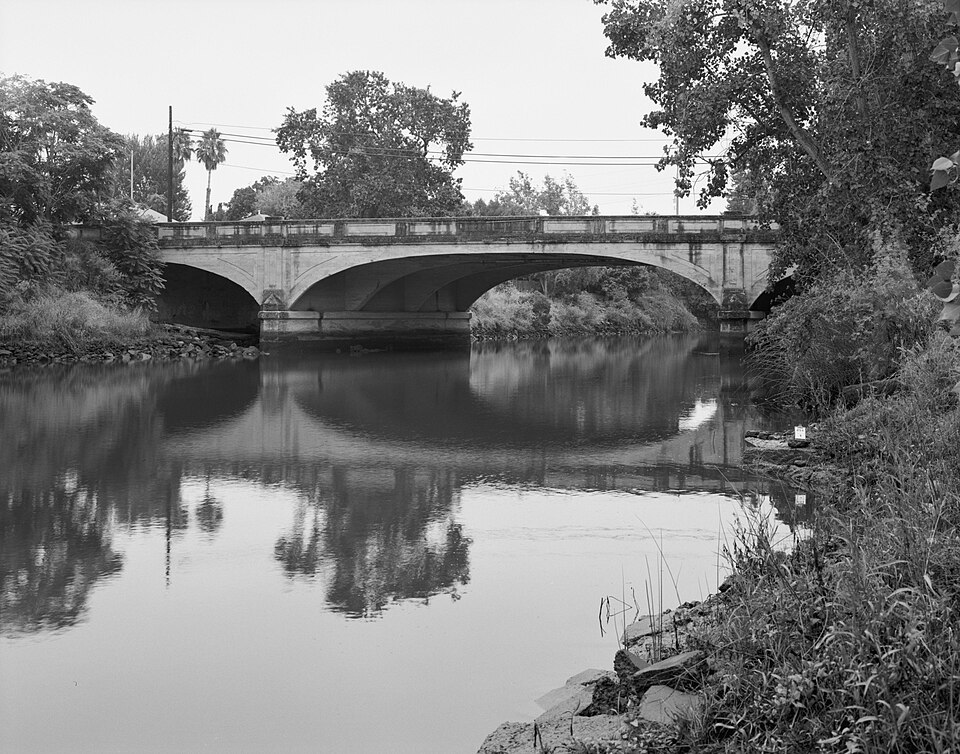 Photograph of First Street Bridge