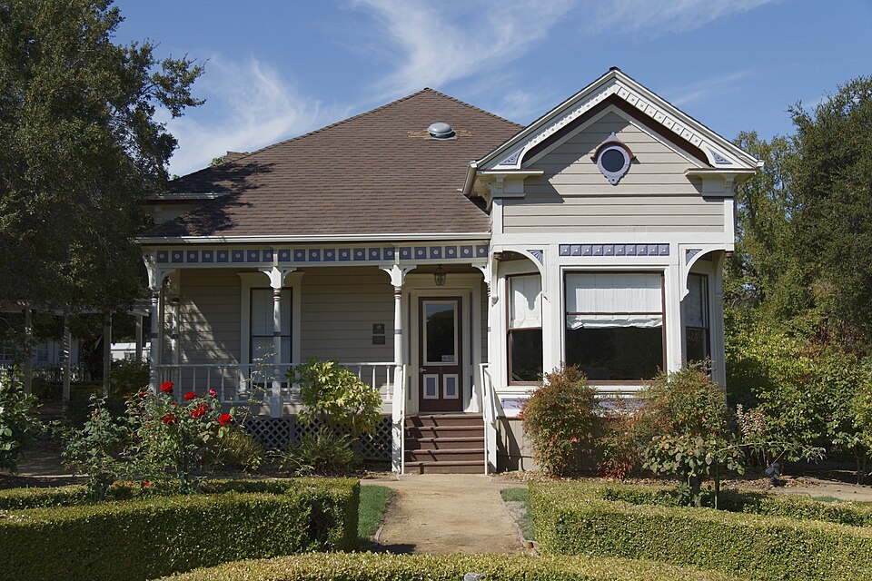 Photograph of Warner Hutton House