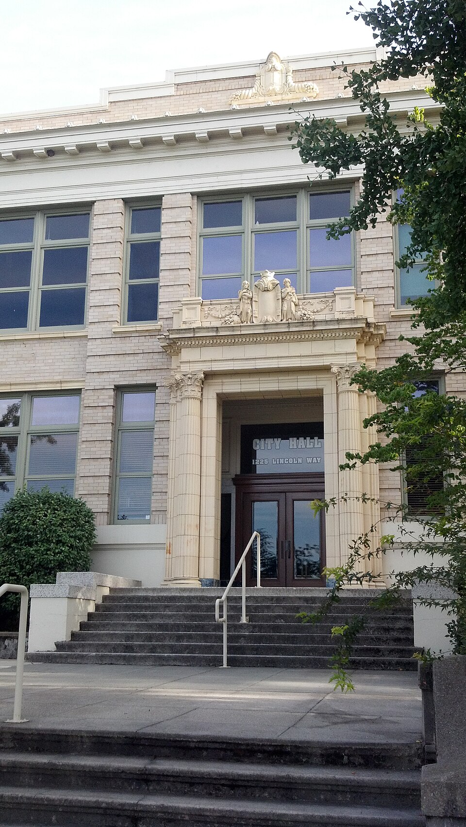 Photograph of Auburn Grammar School