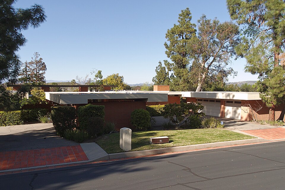Photograph of Case Study House No. 28
