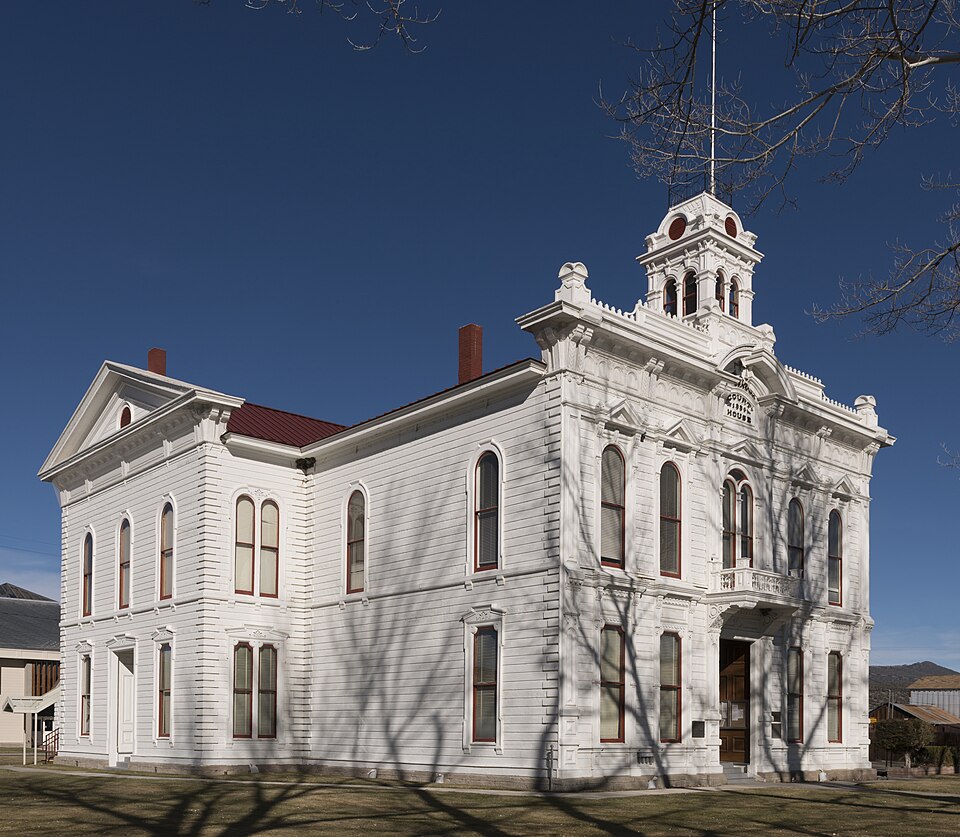 Photograph of Mono County Courthouse