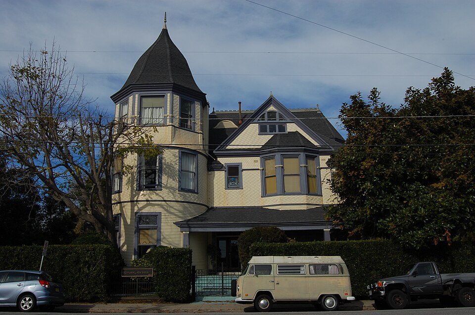 Photograph of Golden Gate Villa
