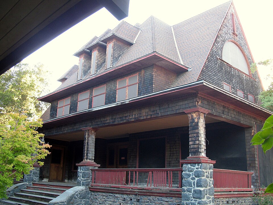 Photograph of Willard Griffin House and Carriage House