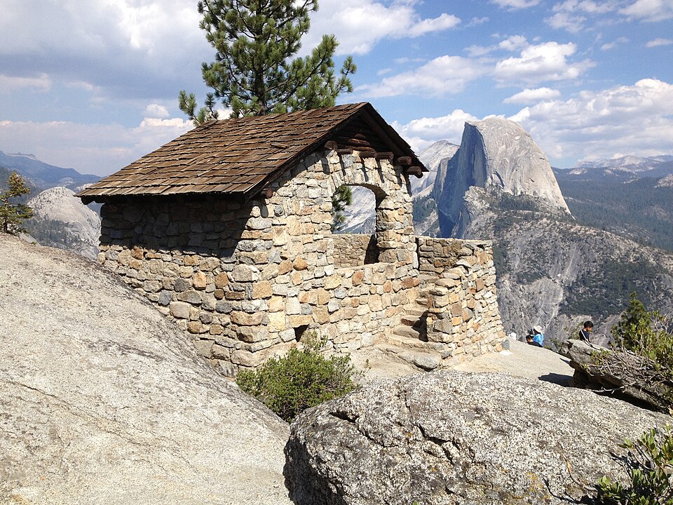 Photograph of Glacier Point Trailside Museum