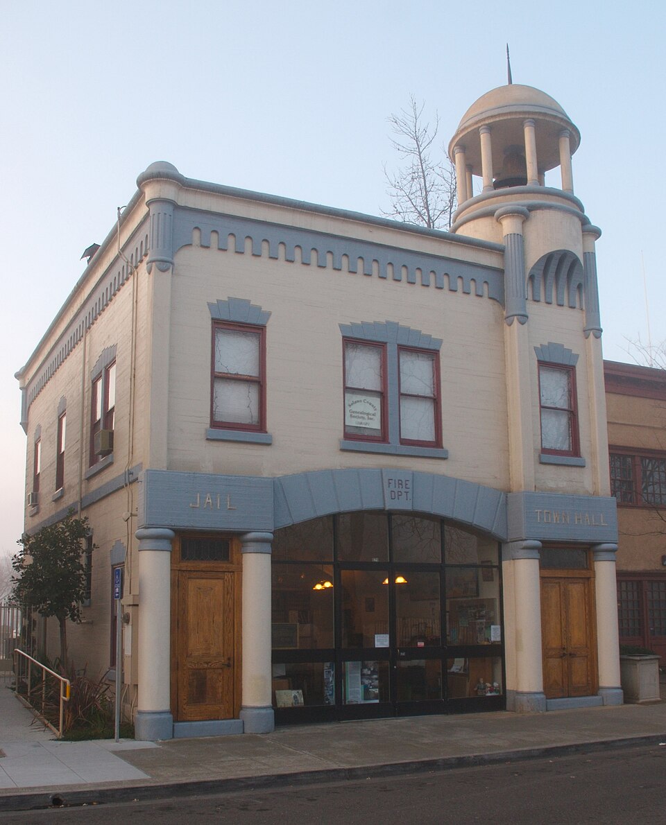Photograph of Vacaville Town Hall