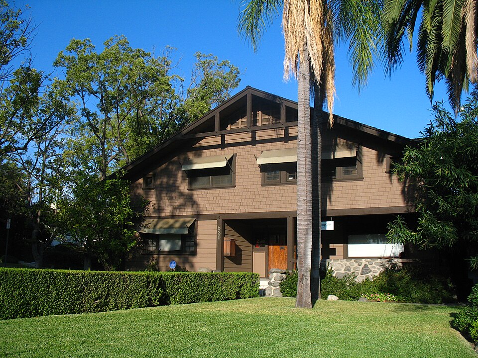 Photograph of House at 530 S. Marengo Avenue