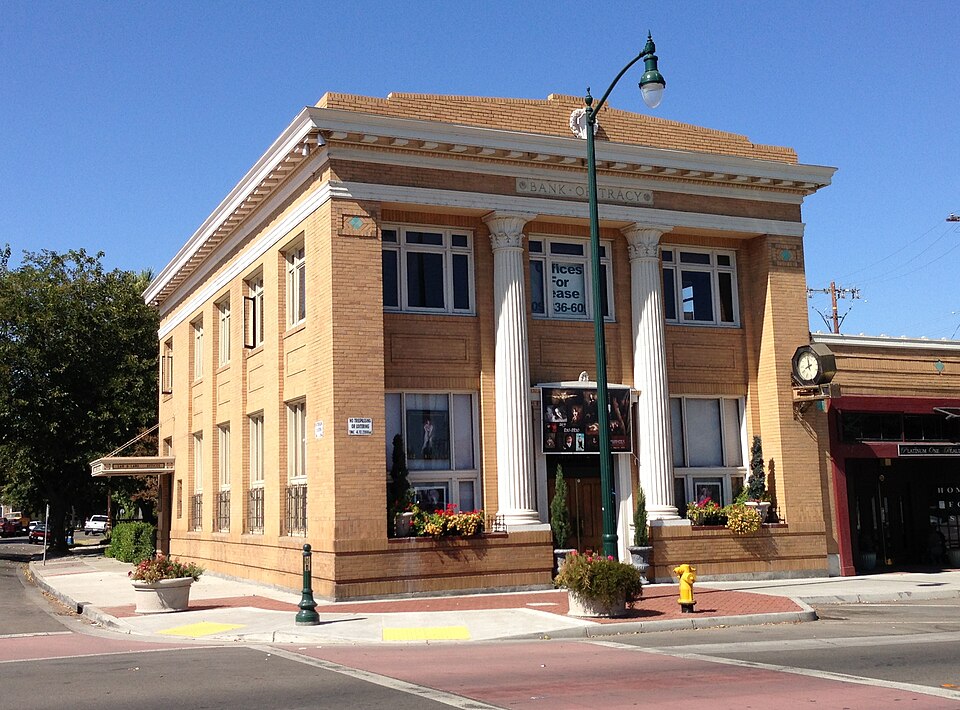 Photograph of Bank of Tracy