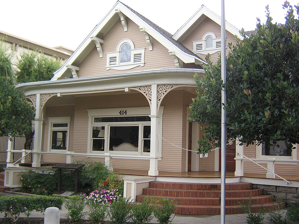Photograph of Lewis Ainsworth House
