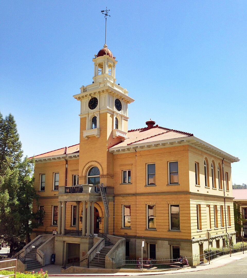 Photograph of Tuolumne County Courthouse