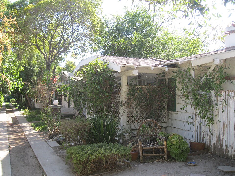 Photograph of Palmetto Court