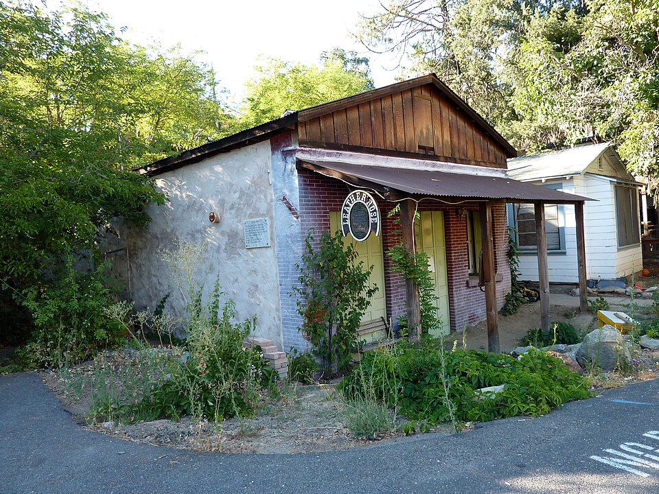 Photograph of Sam Choy Brick Store