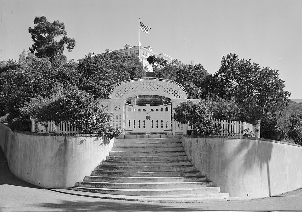 Photograph of William Wrigley, Jr. Summer Cottage