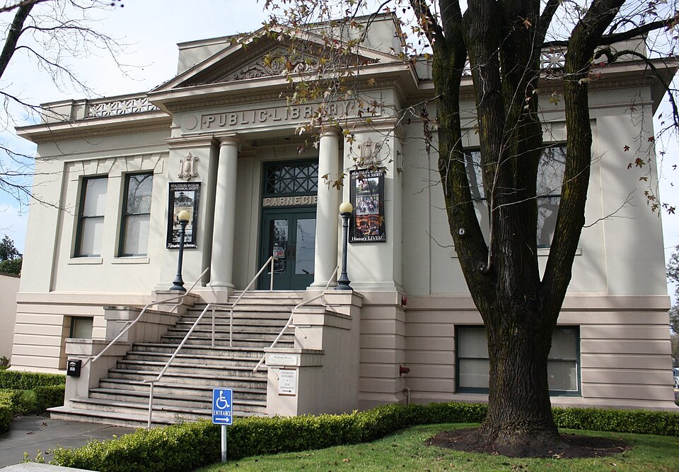 Photograph of Healdsburg Carnegie Library