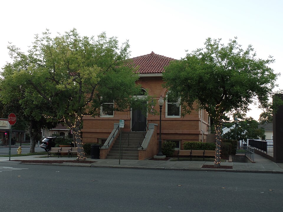 Photograph of Historic Carnegie Library