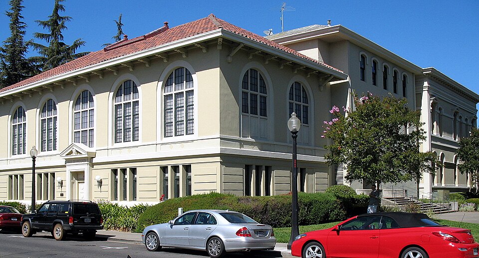 Photograph of Napa County Courthouse Plaza
