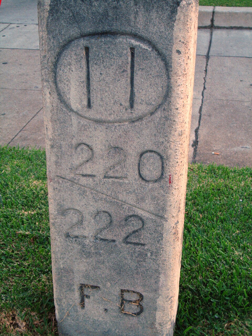 Photograph of Foothill Boulevard Milestone (Mile 11)