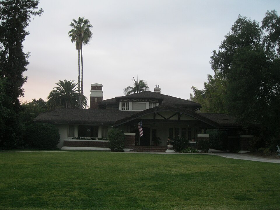 Photograph of House at 1233 Wentworth Ave.