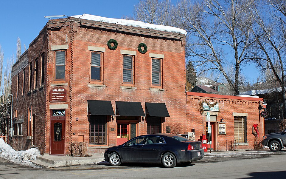 Photograph of Steamboat Laundry Building