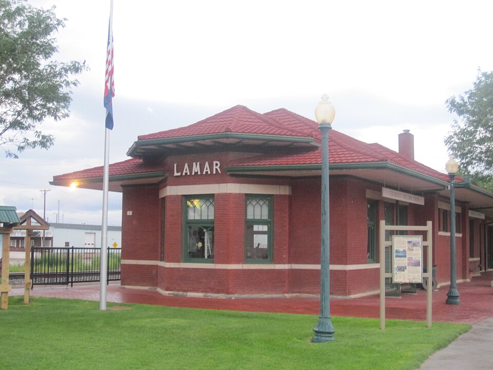 Photograph of Lamar station