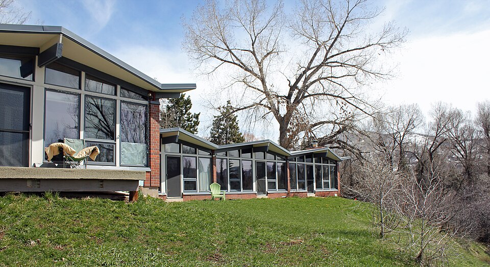 Photograph of Steamboat Apartments
