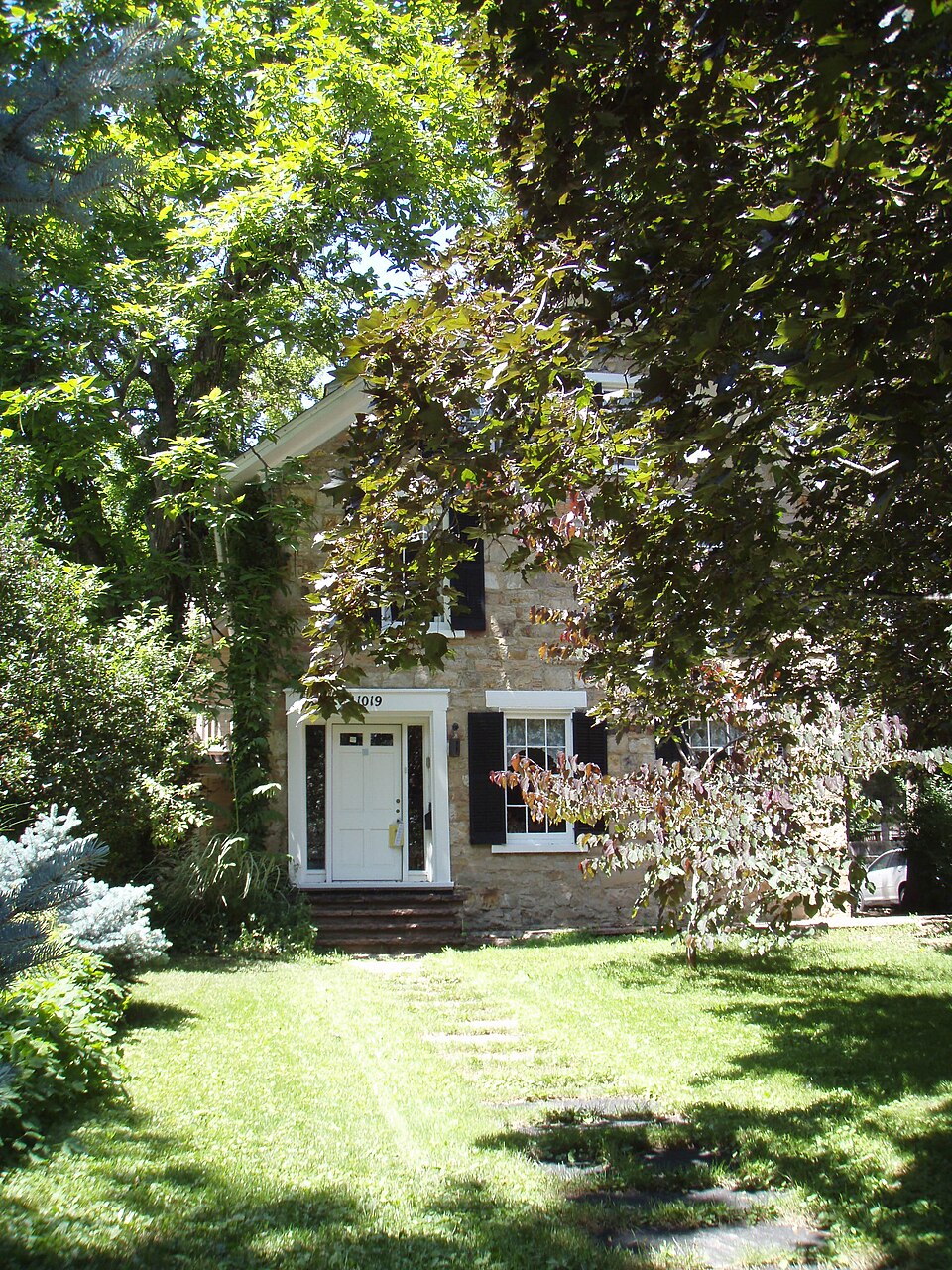 Photograph of Squires-Tourtellot House