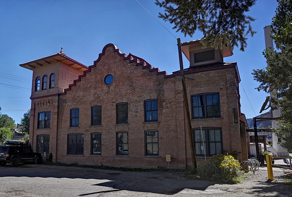 Photograph of Colorado Ute Power Plant