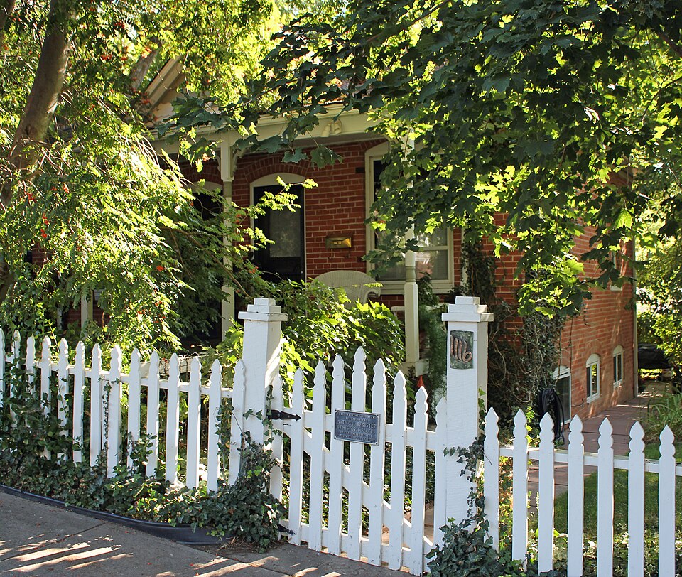 Photograph of Ginacci House