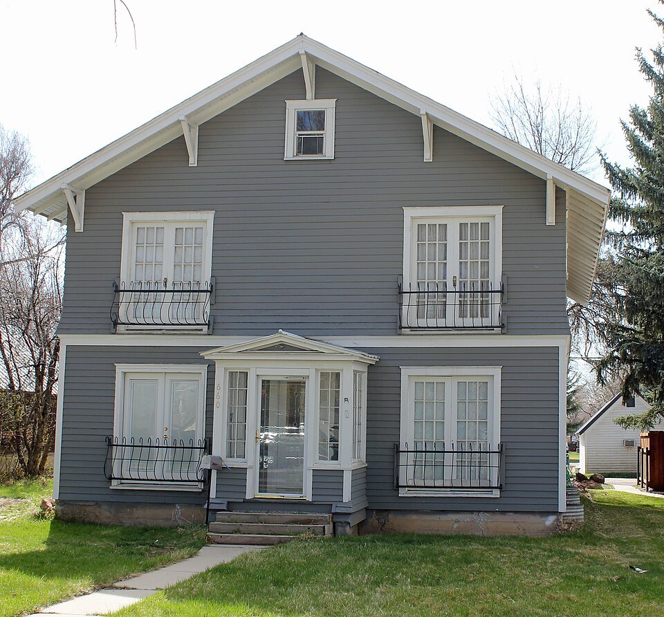 Photograph of Vanatta Apartments