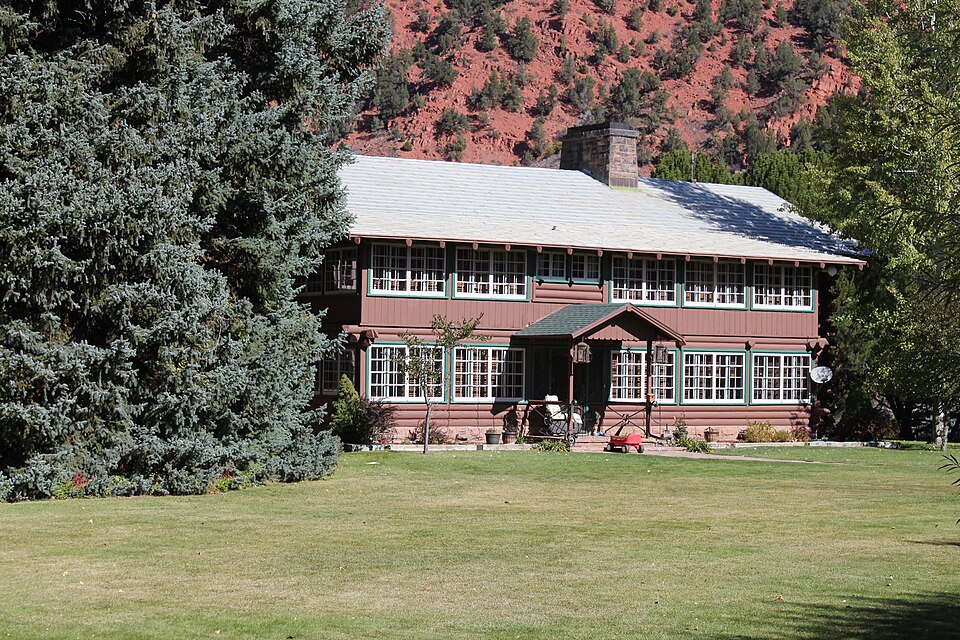 Photograph of Sumers Lodge