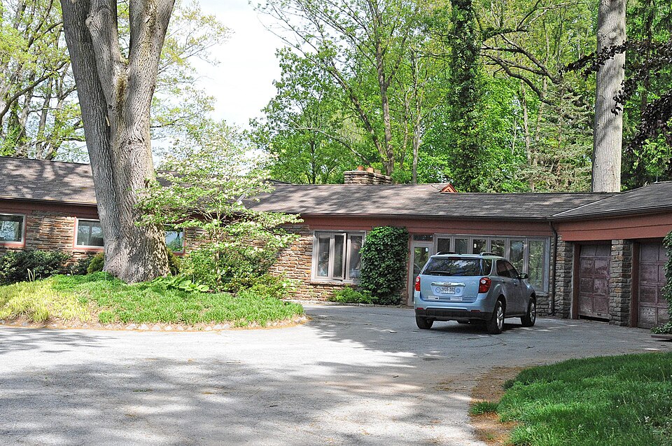 Photograph of 901 Mount Lebanon Road
