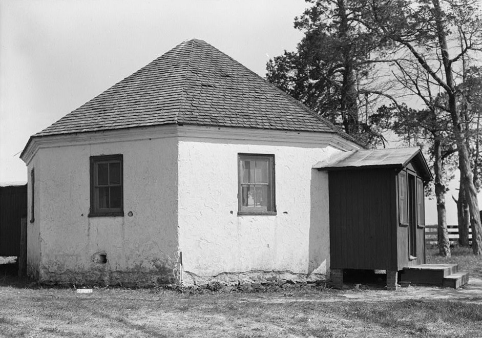 Photograph of Octagonal Schoolhouse
