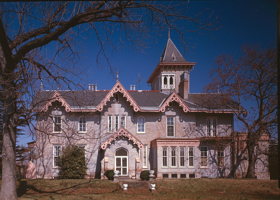 Photograph of Lesley-Travers Mansion
