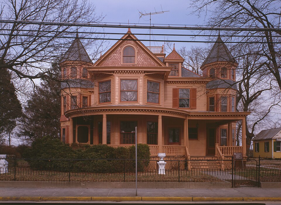 Photograph of John B. Lindale House