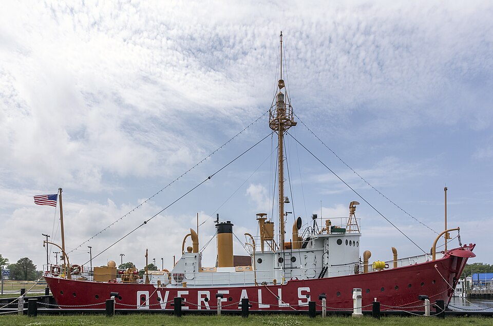 Photograph of United States lightship Overfalls