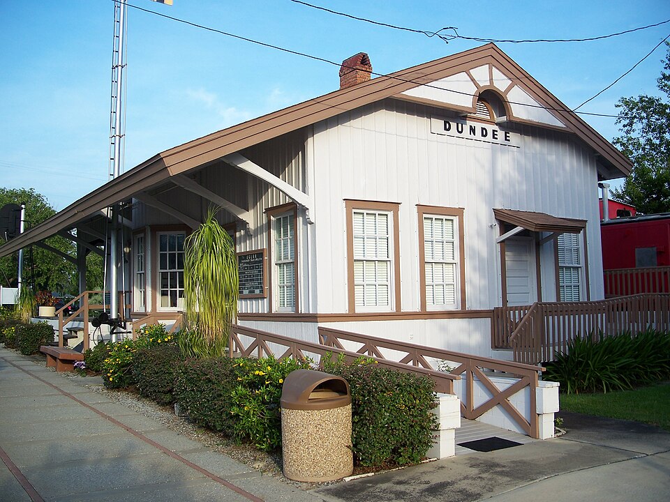 Photograph of Old Dundee Atlantic Coast Line Railroad Depot