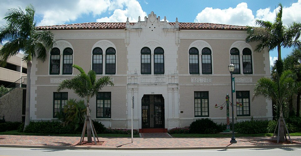 Photograph of Old Fort Pierce City Hall