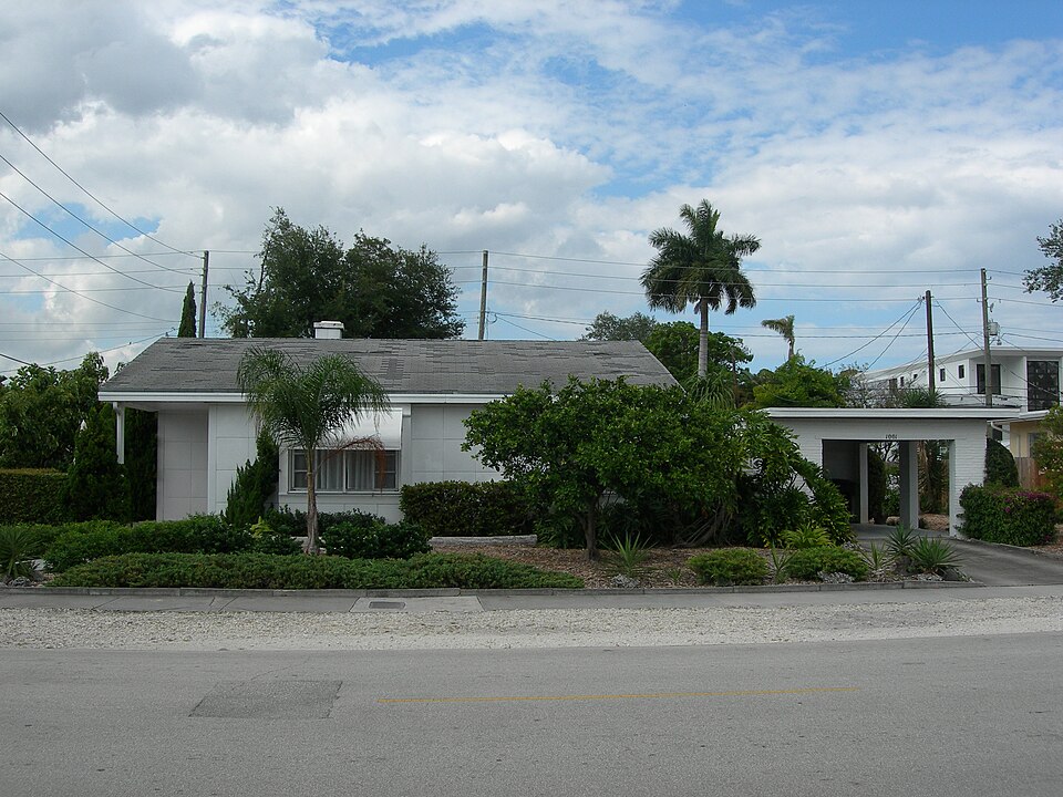 Photograph of Alfred and Olive Thorpe Lustron House