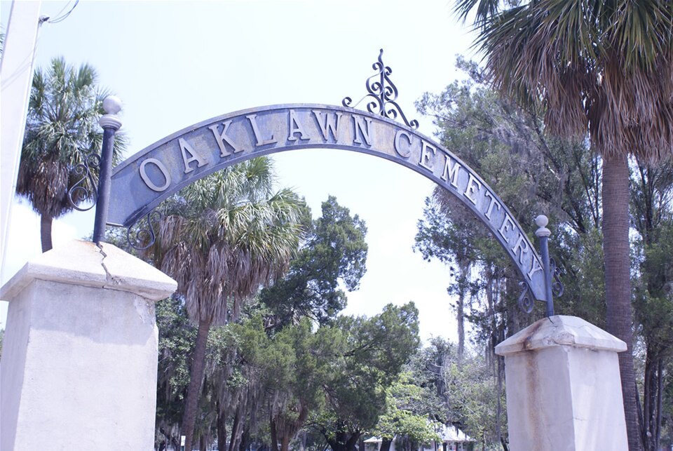 Photograph of Oaklawn Cemetery