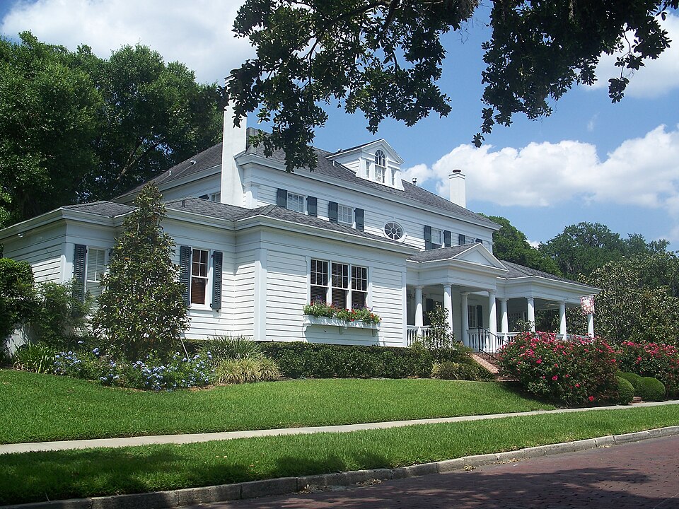 Photograph of Lake Ivanhoe Historic Residential District