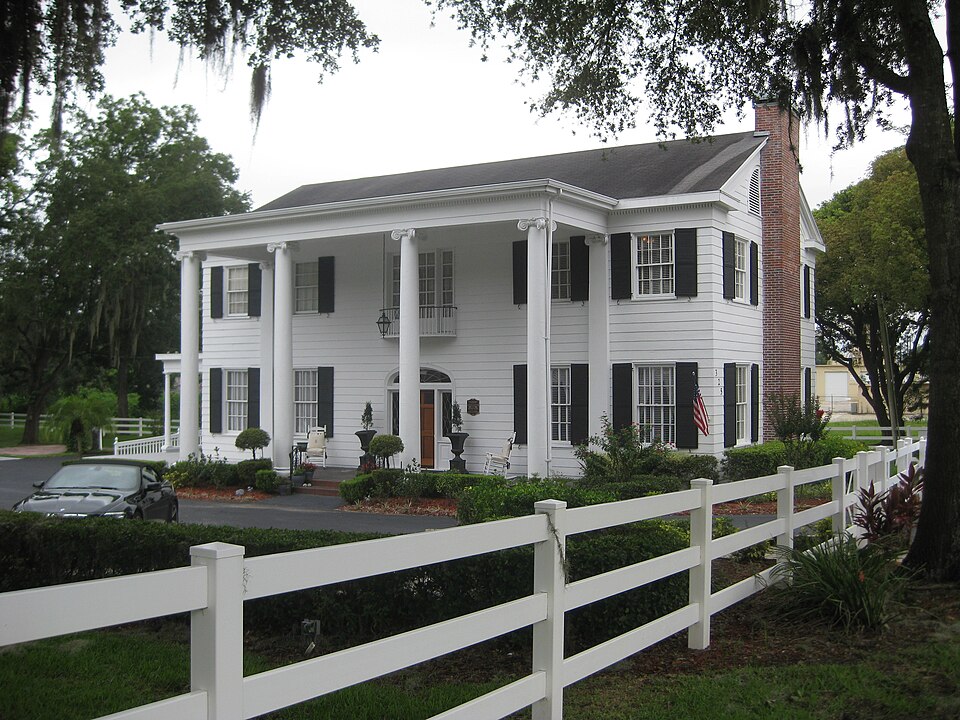 Photograph of Mann Manor