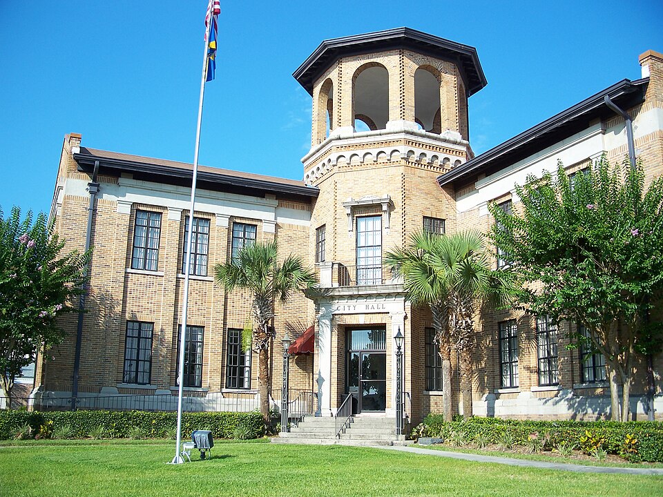 Photograph of Auburndale City Hall