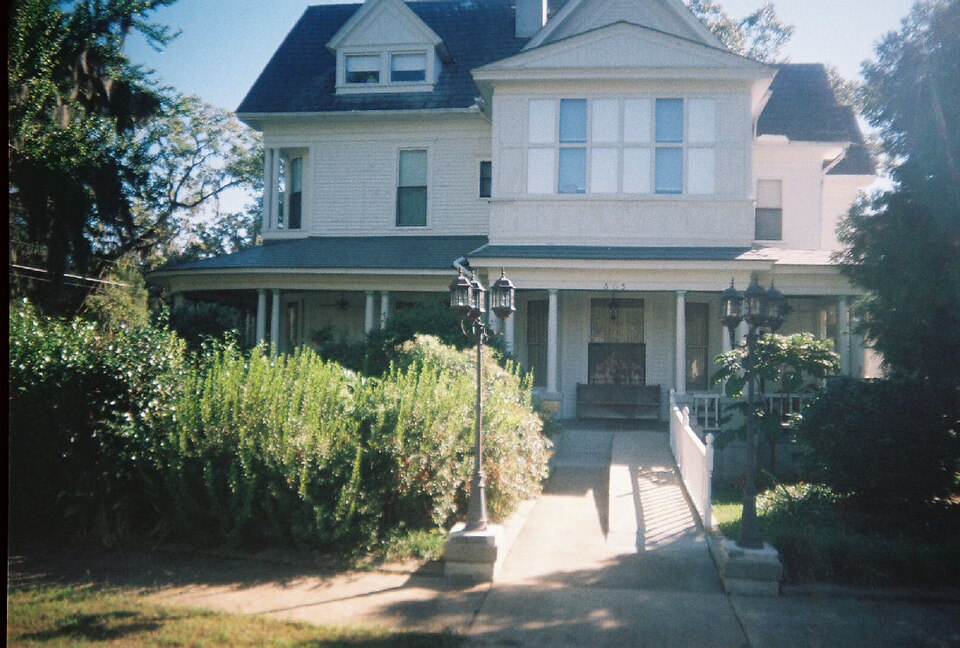 Photograph of John Lee McFarlin House
