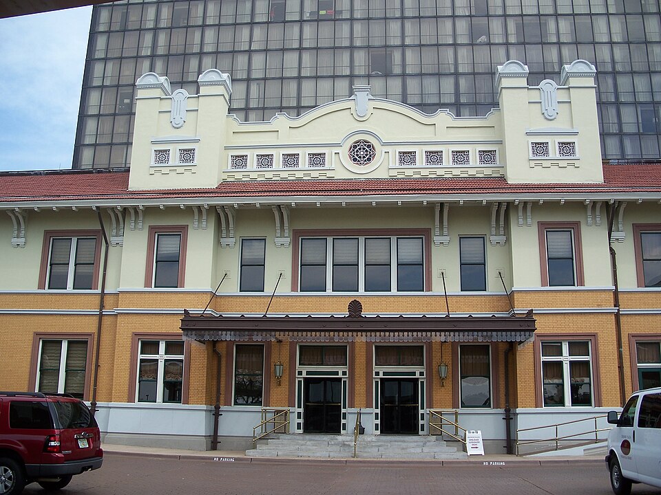 Photograph of Louisville and Nashville Passenger Station and Express Building