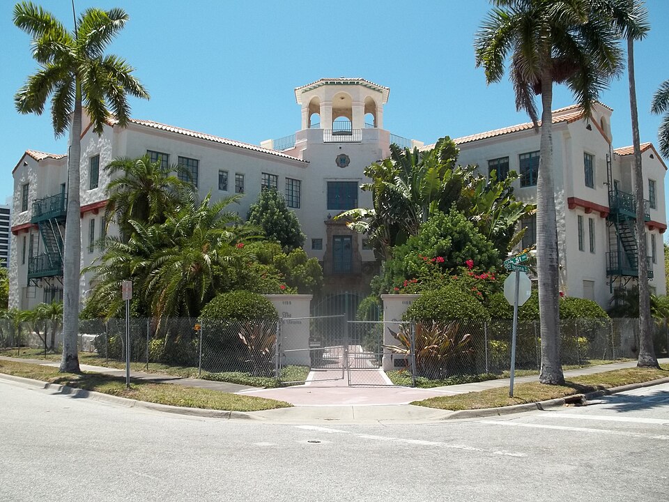 Photograph of El Vernona Apartments-Broadway Apartments