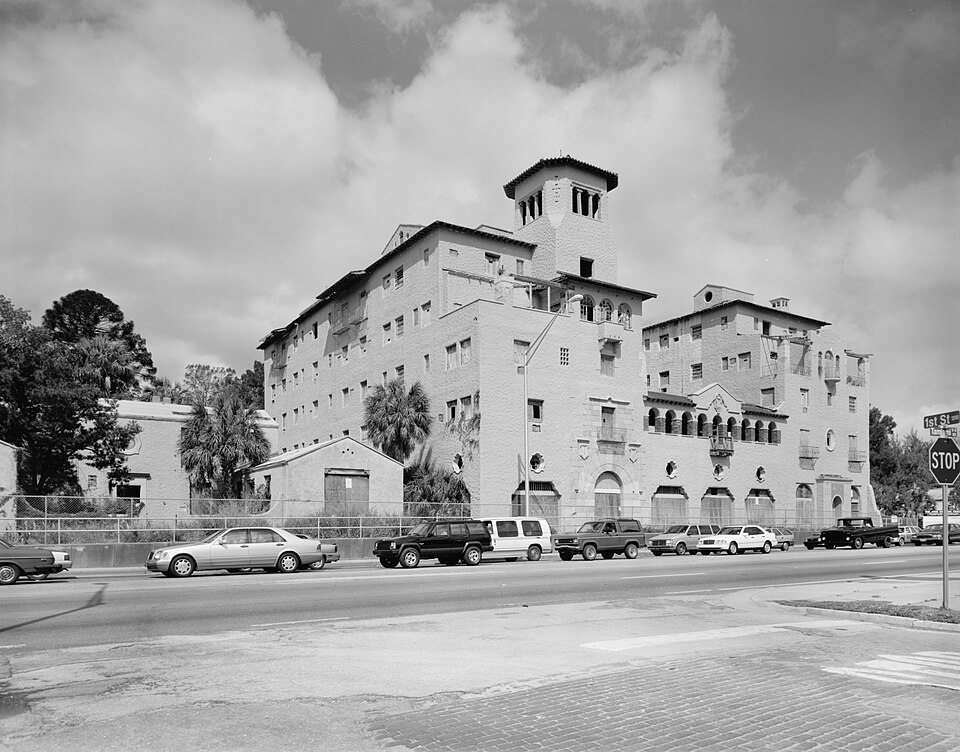 Photograph of El Vernona Hotel-John Ringling Hotel