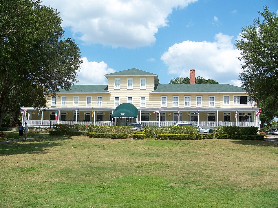 Photograph of Lakeside Inn