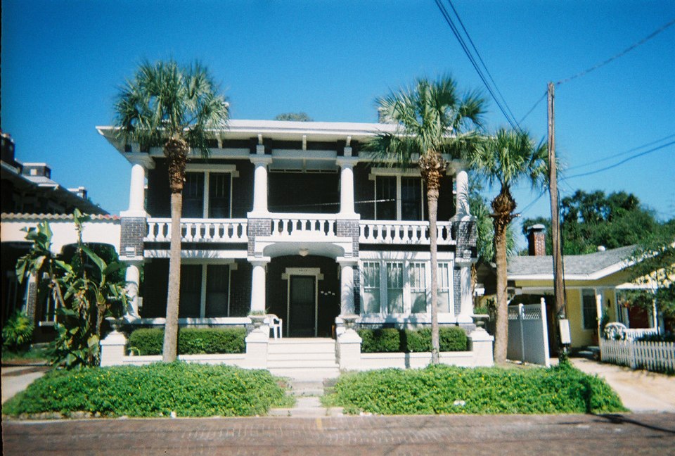Photograph of LeClaire Apartments