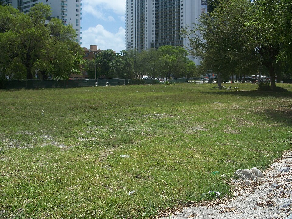 Photograph of Algonquin Apartments